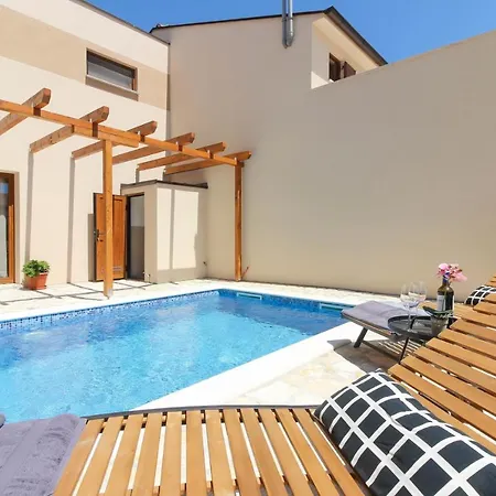 Beautiful Lona With Private Pool Near Pula 빌라 *