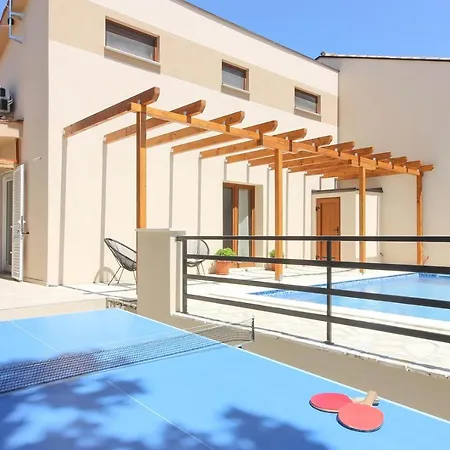 Beautiful Lona With Private Pool Near Pula * 佩罗杰