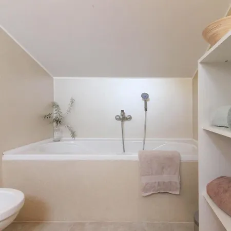 Beautiful Lona With Private Pool Near Pula 别墅 *