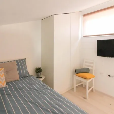 Beautiful Lona With Private Pool Near Pula 别墅