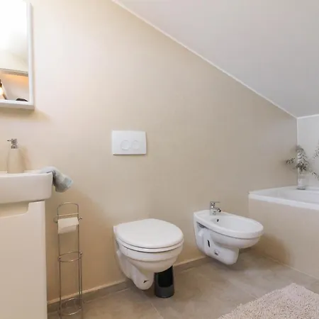 Beautiful Lona With Private Pool Near Pula 别墅 *