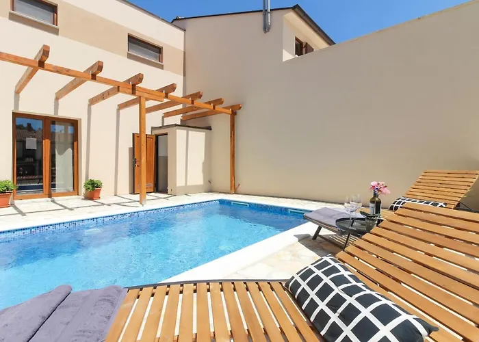 Beautiful Lona With Private Pool Near Pula Villa *