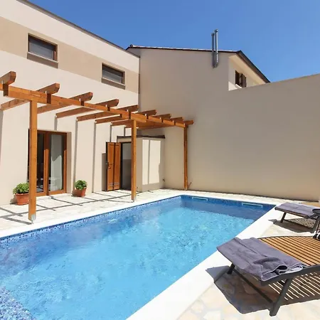 Beautiful Lona With Private Pool Near Pula ヴィラ *
