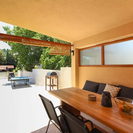 Beautiful Lona With Private Pool Near Pula ペロイ