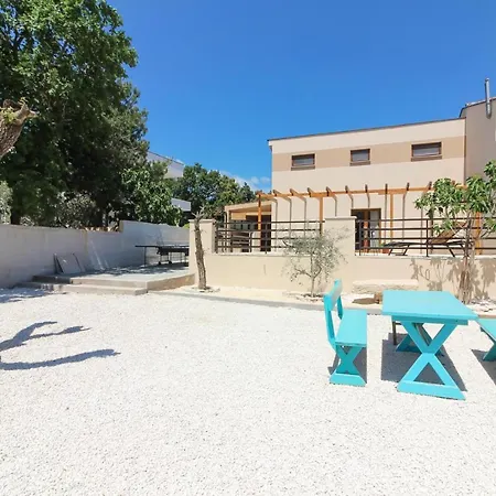 Beautiful Lona With Private Pool Near Pula * Peroj