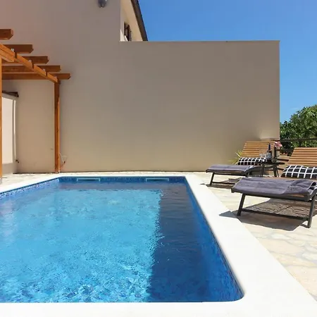 Beautiful Lona With Private Pool Near Pula Willa *