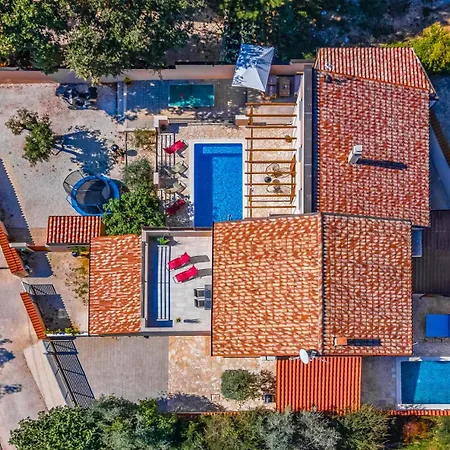 Beautiful Lona With Private Pool Near Pula * Peroj