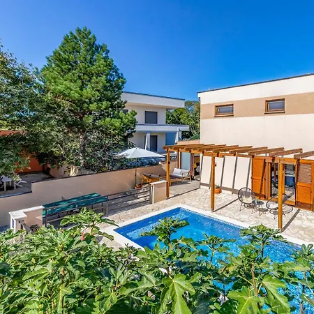 Beautiful Lona With Private Pool Near Pula *